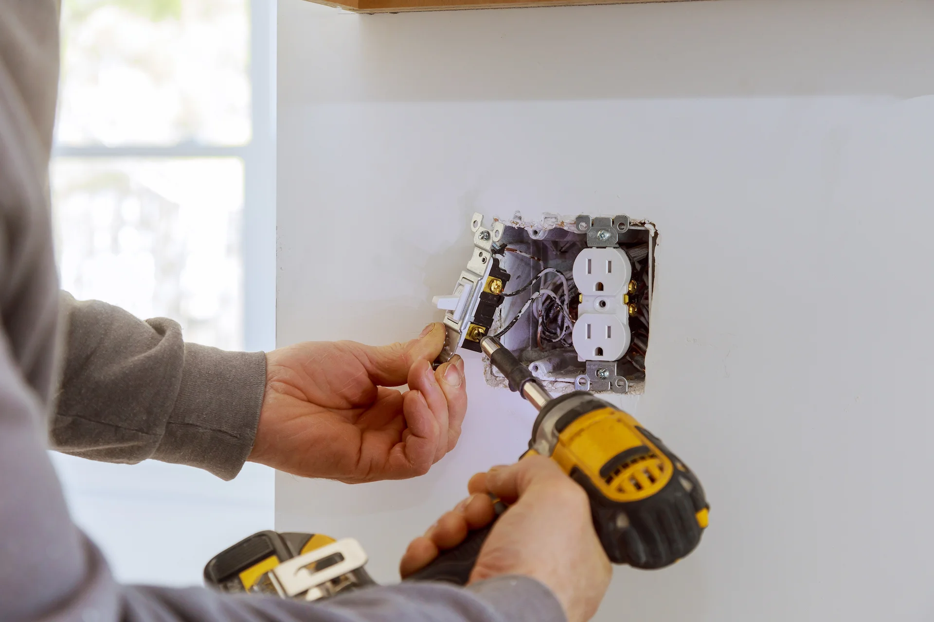 electrical outlet repair
